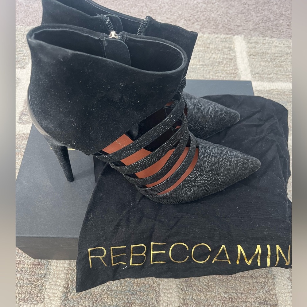 Rebecca Minkoff Caesar cutout bootie size 8 black lizard print leather/suede